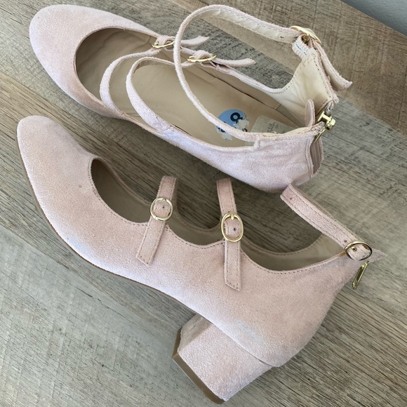 Women’s Low Pink Heels - Picture 15 of 15